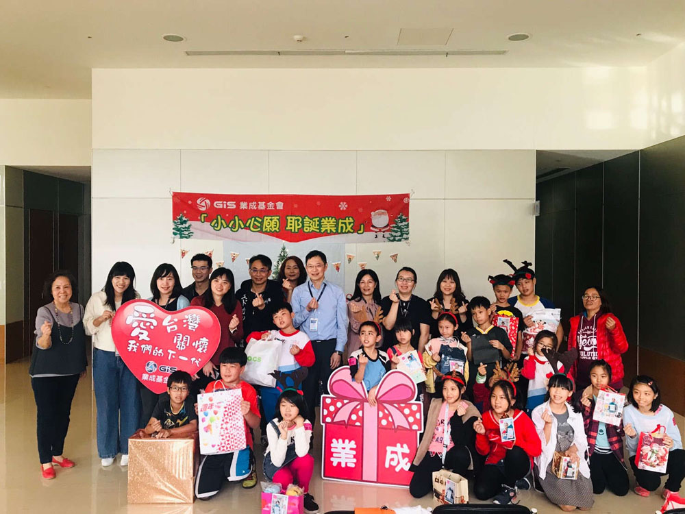 耶誕禮物想要什麼? 小安盼有頂安全帽送給奶奶